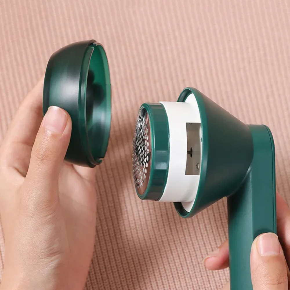 Rechargeable Electric Lint Remover – Portable Fabric Shaver